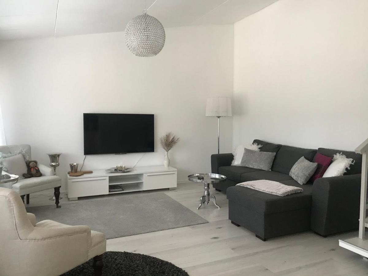 Tyylikaes Rivitaloasunto Lohjalla Bagian luar foto